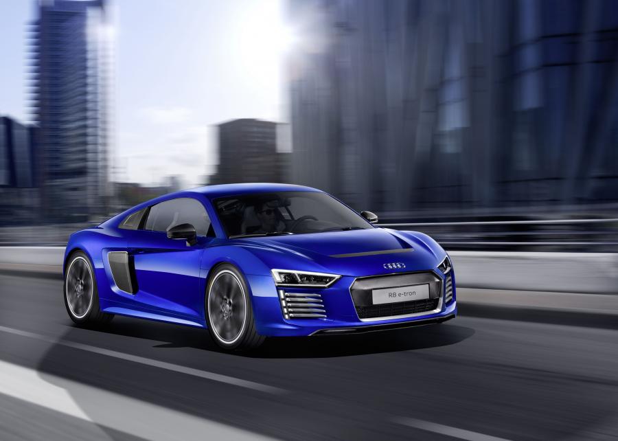  Audi R8 e-tron 2015 года  (фото 9 из 21)